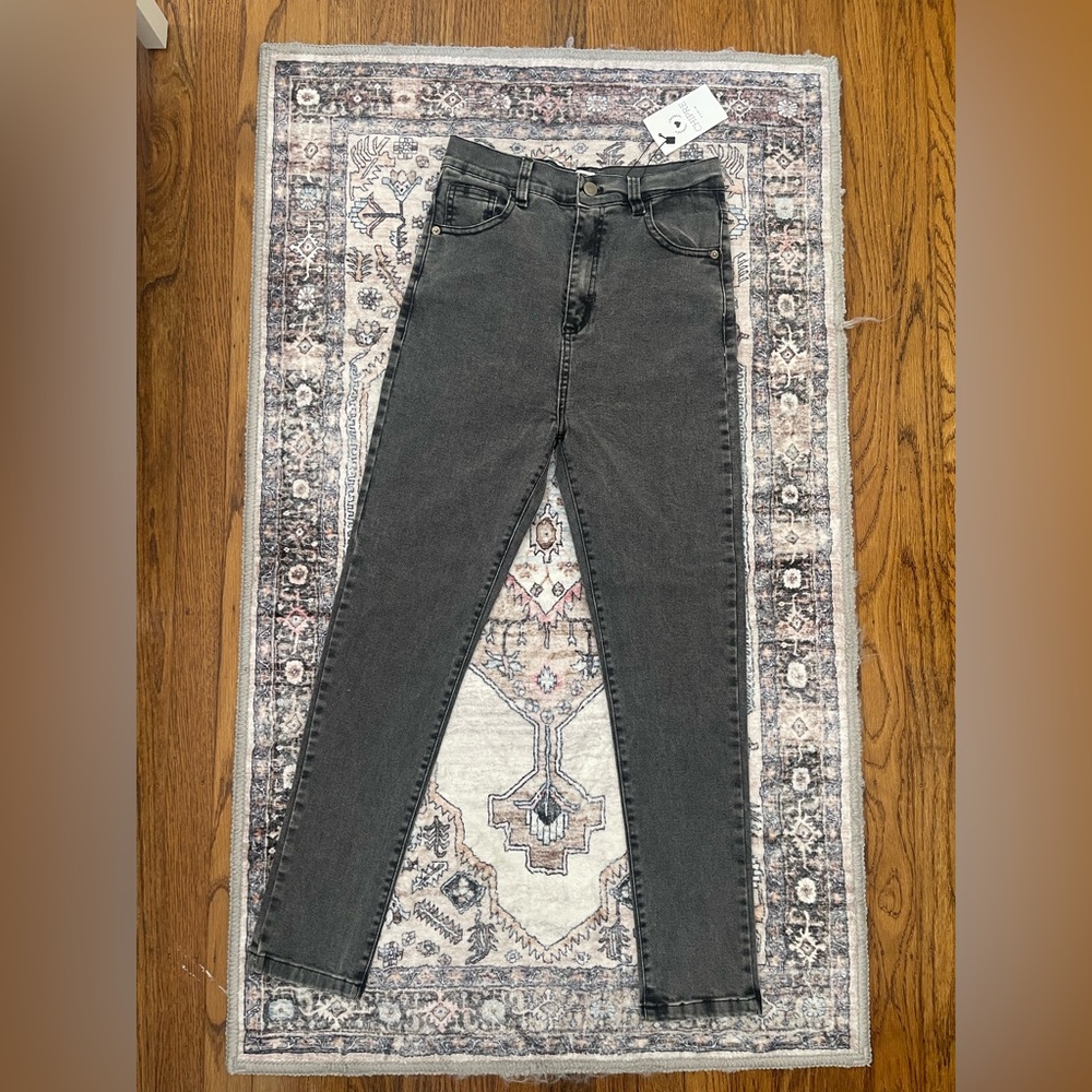 CHIPRE Guru High-Rise Gray Skinny Jeans Flattering Fit